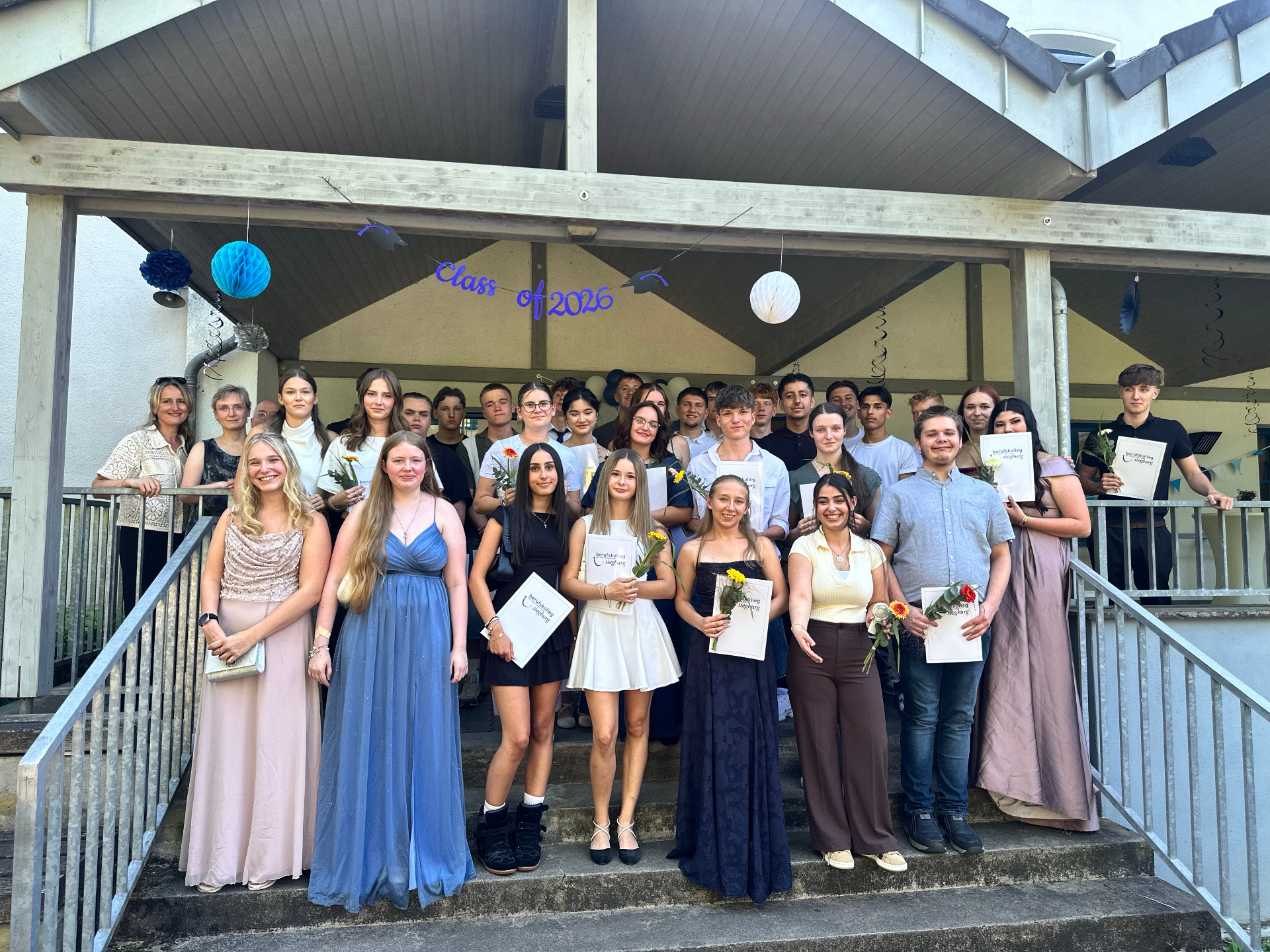 Class of 2026 – Absolvent:innen der Handelsschule und Höheren Handelsschule in Eitorf
