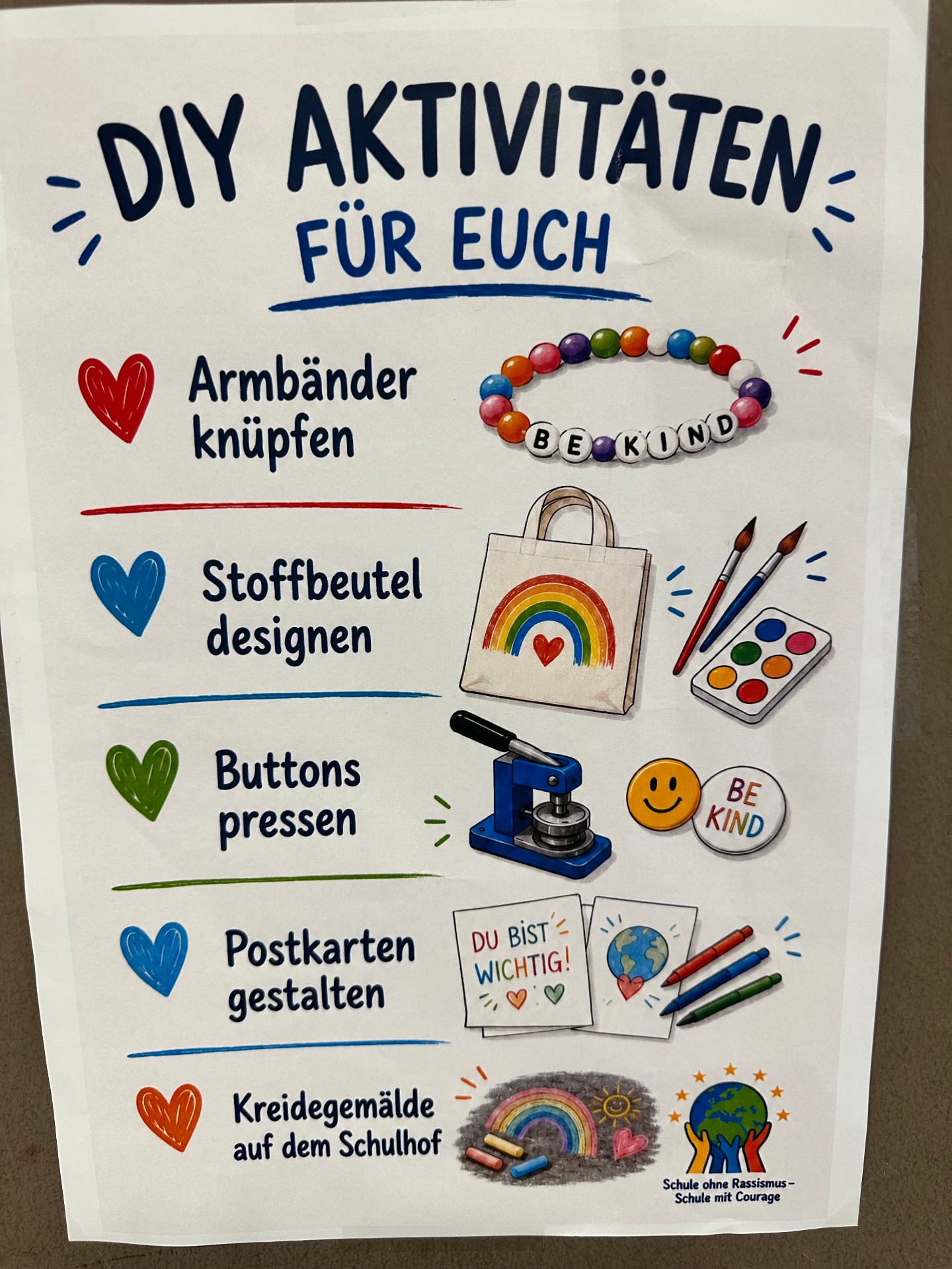Plakat: DIY-Aktivitäten – Armbänder, Stoffbeutel, Buttons, Postkarten, Kreidegemälde