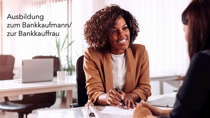 Beratungssituation einer Bankkauffrau mit Kundin