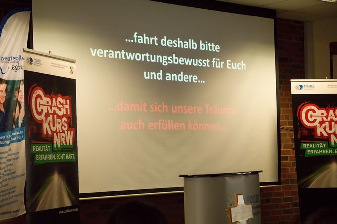 Eindringliche Botschaft auf der Leinwand: verantwortungsbewusst fahren